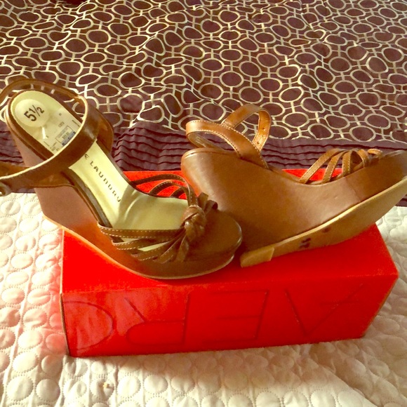 Brown Wedges so perfect for spring - Picture 1 of 3